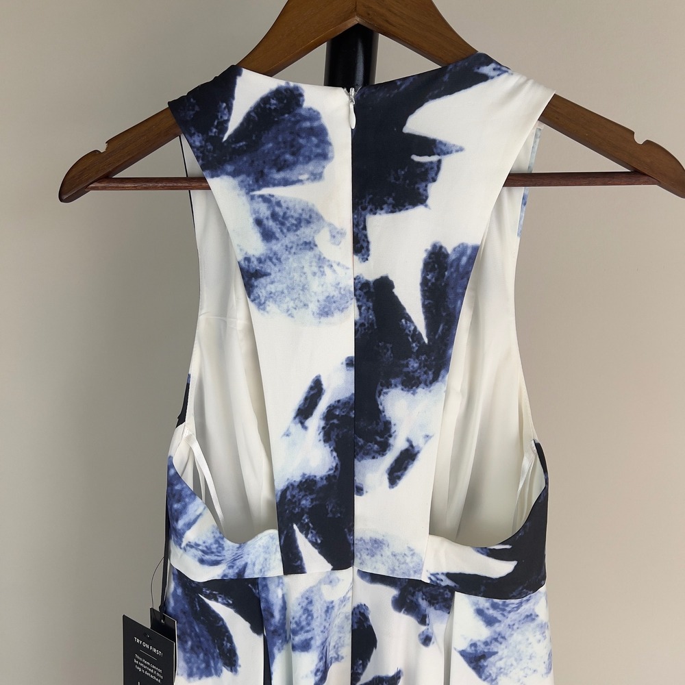 Lulus NWT Seeing Chic Blue White Floral Skater Dress V Neck Cutout Back Size S - Picture 9 of 12